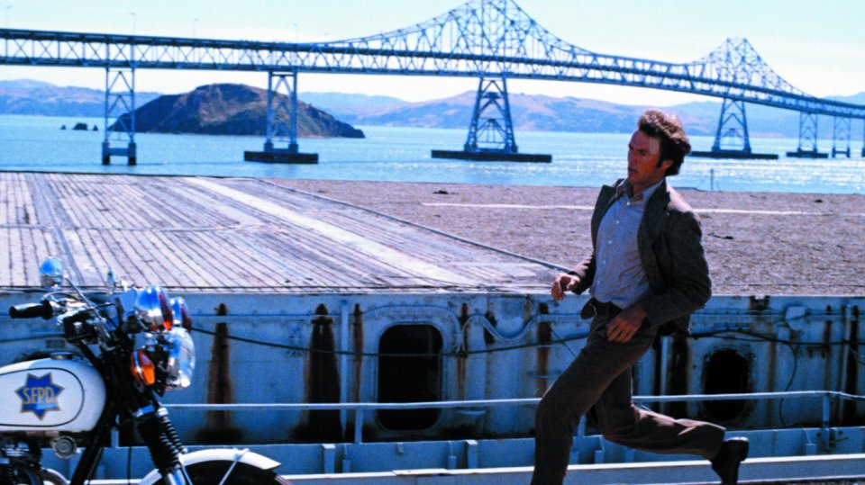 Záběry z filmu Magnum Force s Clintem Eastwoodem